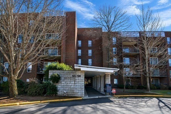 Building Photo - 50-56-56 Broadlawn Park