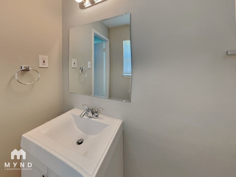 Building Photo - 4420 Double Tree St