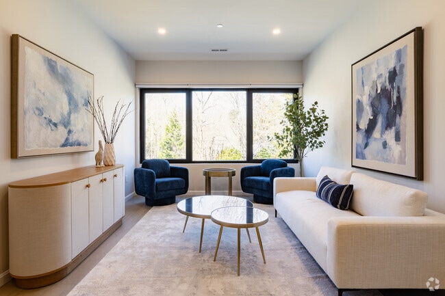 2BR, 2BA - 1005SF - The Falmouth - Highland Park