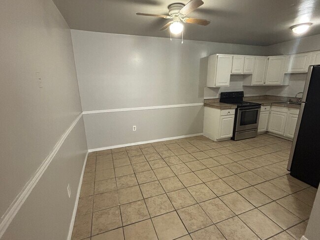 Building Photo - 2 Bedroom, 1.5 Bathroom 1st Floor Condo wi...