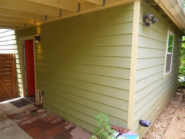 Building Photo - 1309 Singleton Ave