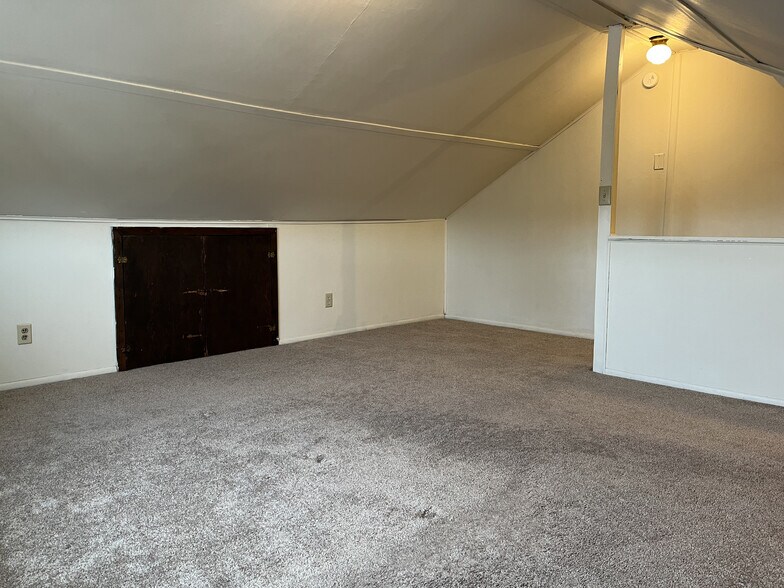 Building Photo - 720 Bellefonte Avenue