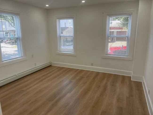 Building Photo - 205 Ives St