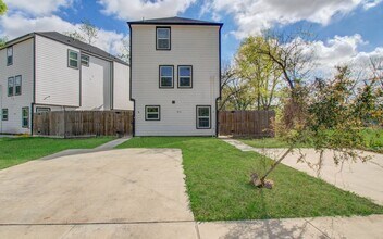 Building Photo - 4616 Shreveport Blvd