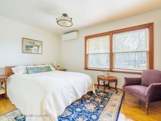 Building Photo - 10 Purdy Hollow Rd