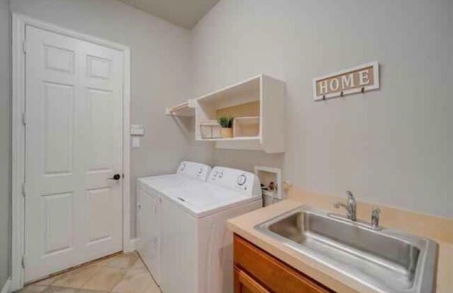 Building Photo - 241 Carrington Ln