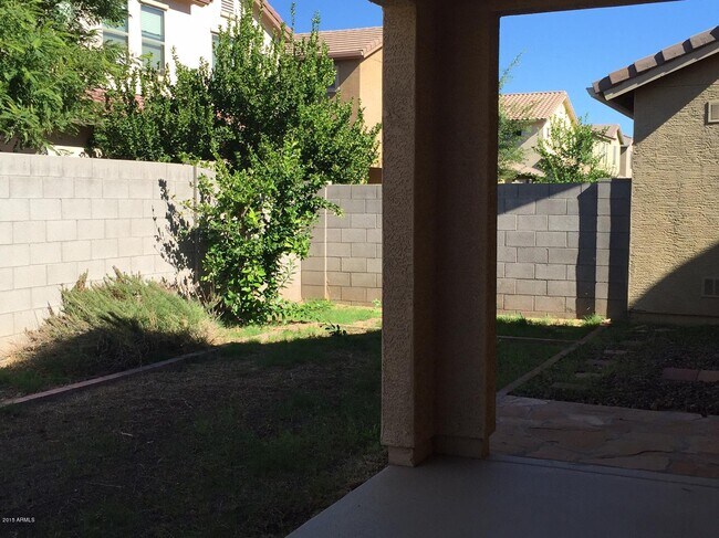 Building Photo - 14558 W Port Royale Ln