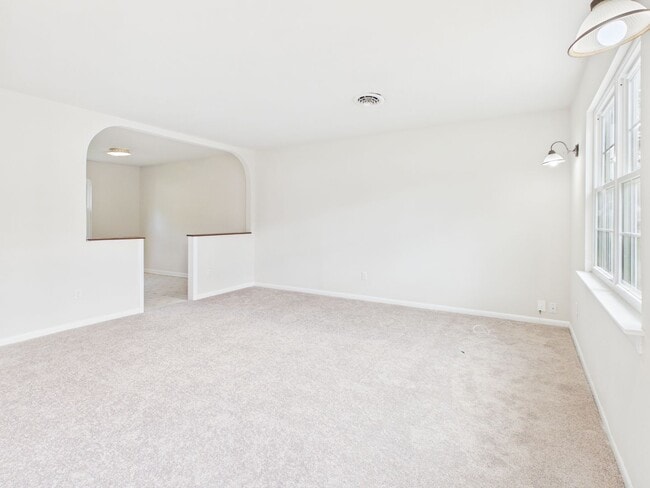 Building Photo - 2336 Sara Ln