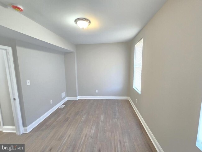Building Photo - 3169 Ravenwood Ave