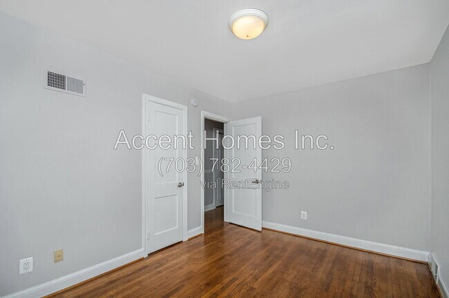 Building Photo - 813 31st St S