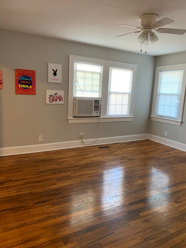 Building Photo - Grid House 2 blocks to ECU for rent on 5th St