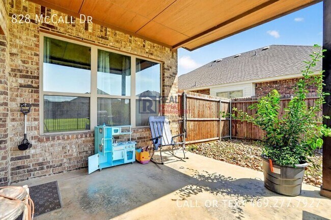 Building Photo - 828 McCall Dr