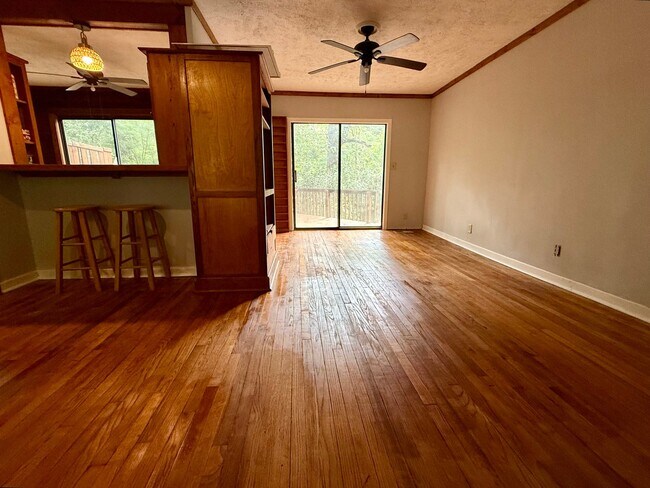 Building Photo - 5201 W Gate Hills Dr