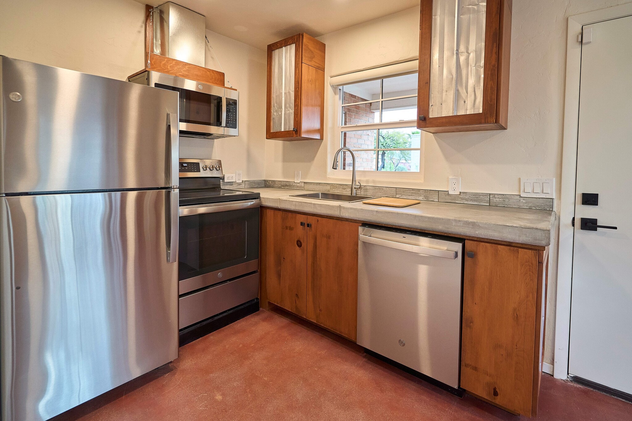 Building Photo - 2542 E Seneca St