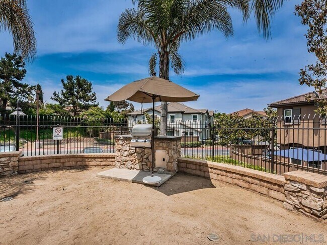 Building Photo - 425 S Meadowbrook Dr