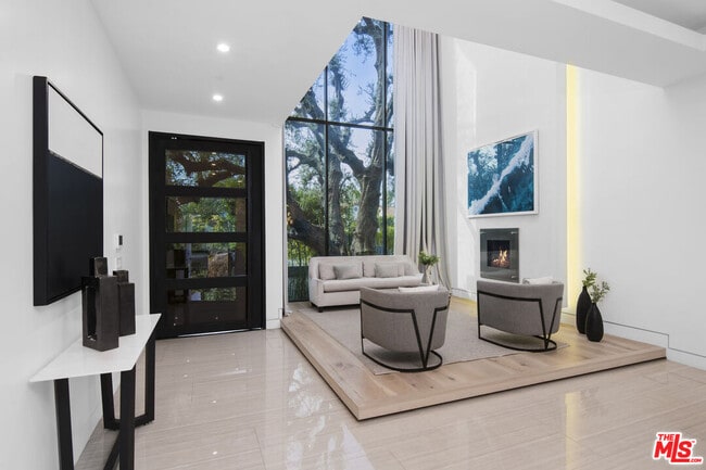 Building Photo - 350 N Harper Ave