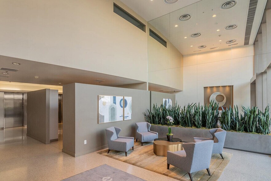 Lobby - 949 NW Overton St