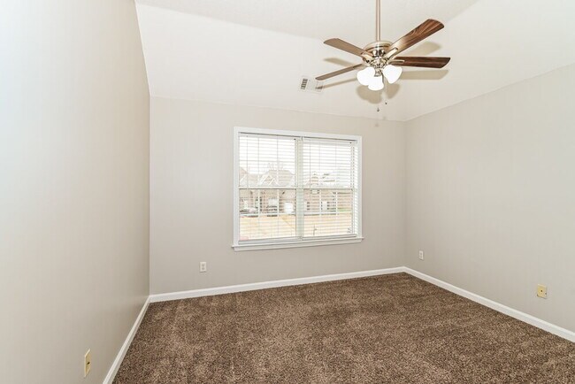 Building Photo - 105 Whispering Creek Dr