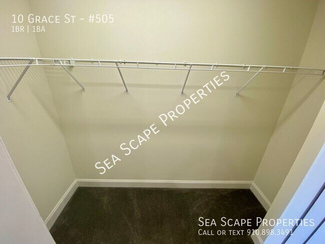 Building Photo - Apartment with Waterview in Downtown Wilmi...