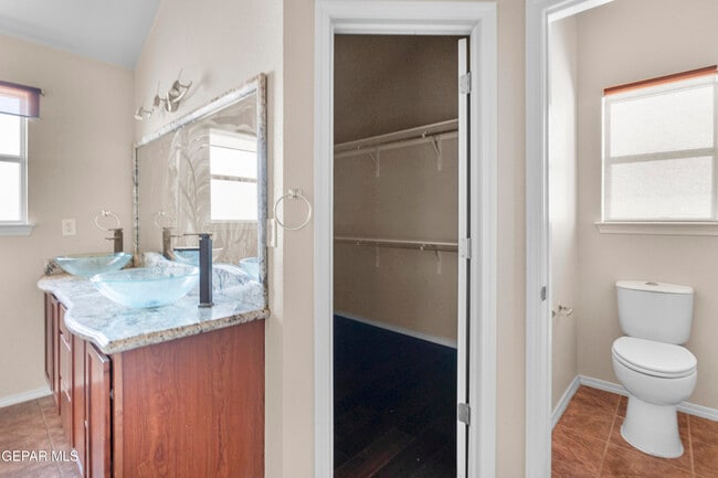 Building Photo - 6609 Parque Del Sol Dr