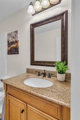 Building Photo - 903 Azalia Dr