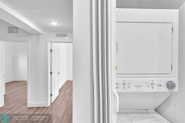 Building Photo - 1396 NW 60th St
