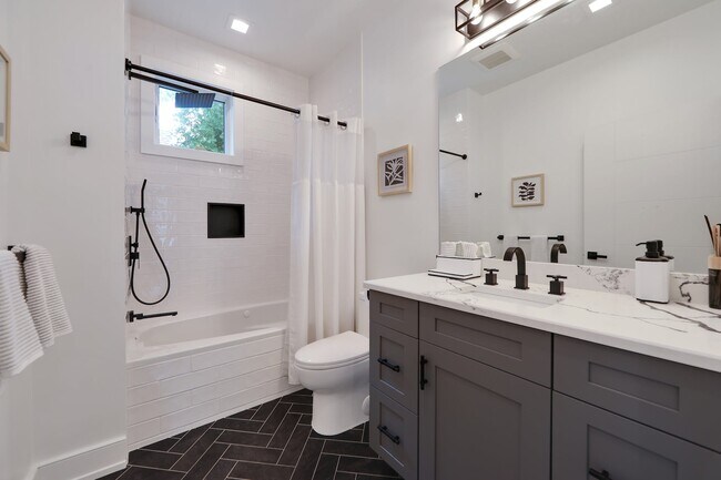 Building Photo - 528 Sagamore Ave