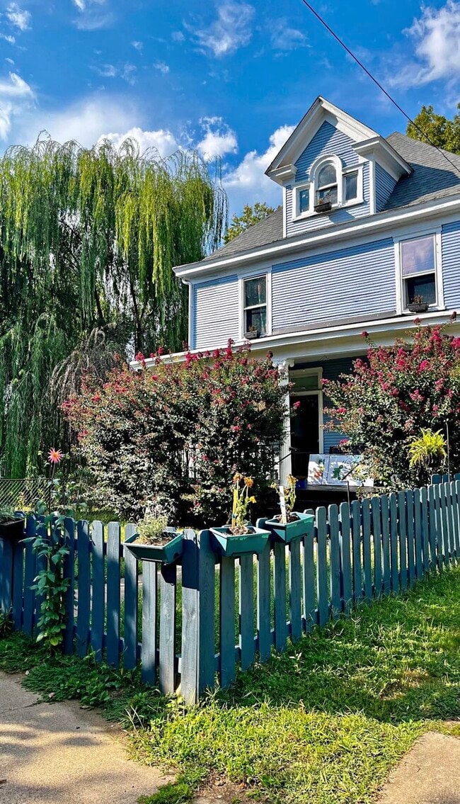 Building Photo - 857 Marshall Ave SW