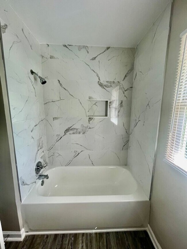 Building Photo - Spacious 5 Bedroom 2 Bath. This Home is Located in the Smallwood Community.