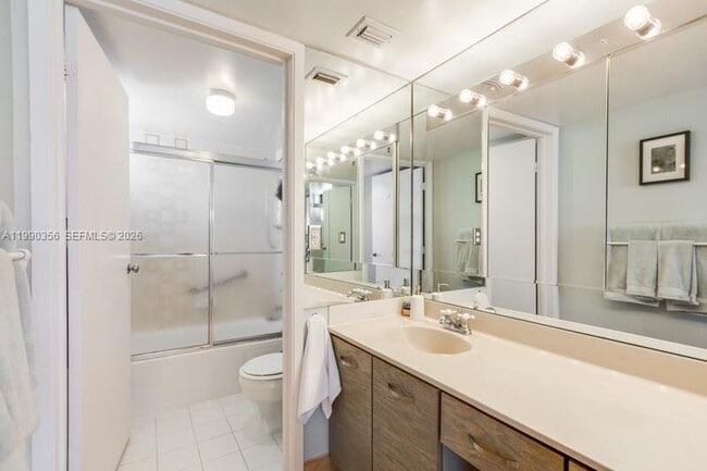 Building Photo - 2625 Collins Ave