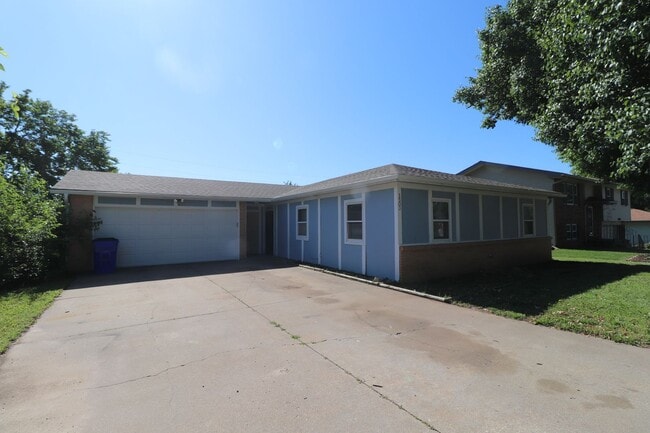 Building Photo - Family Home for rent!