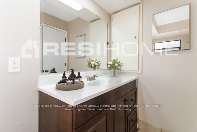 Building Photo - 7834 San Miguel Dr