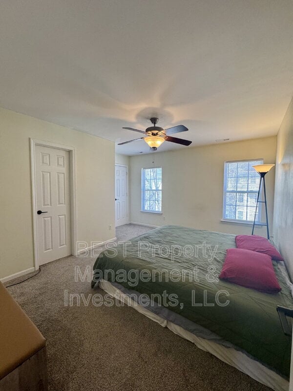 Building Photo - 8130 Kings Creek Dr