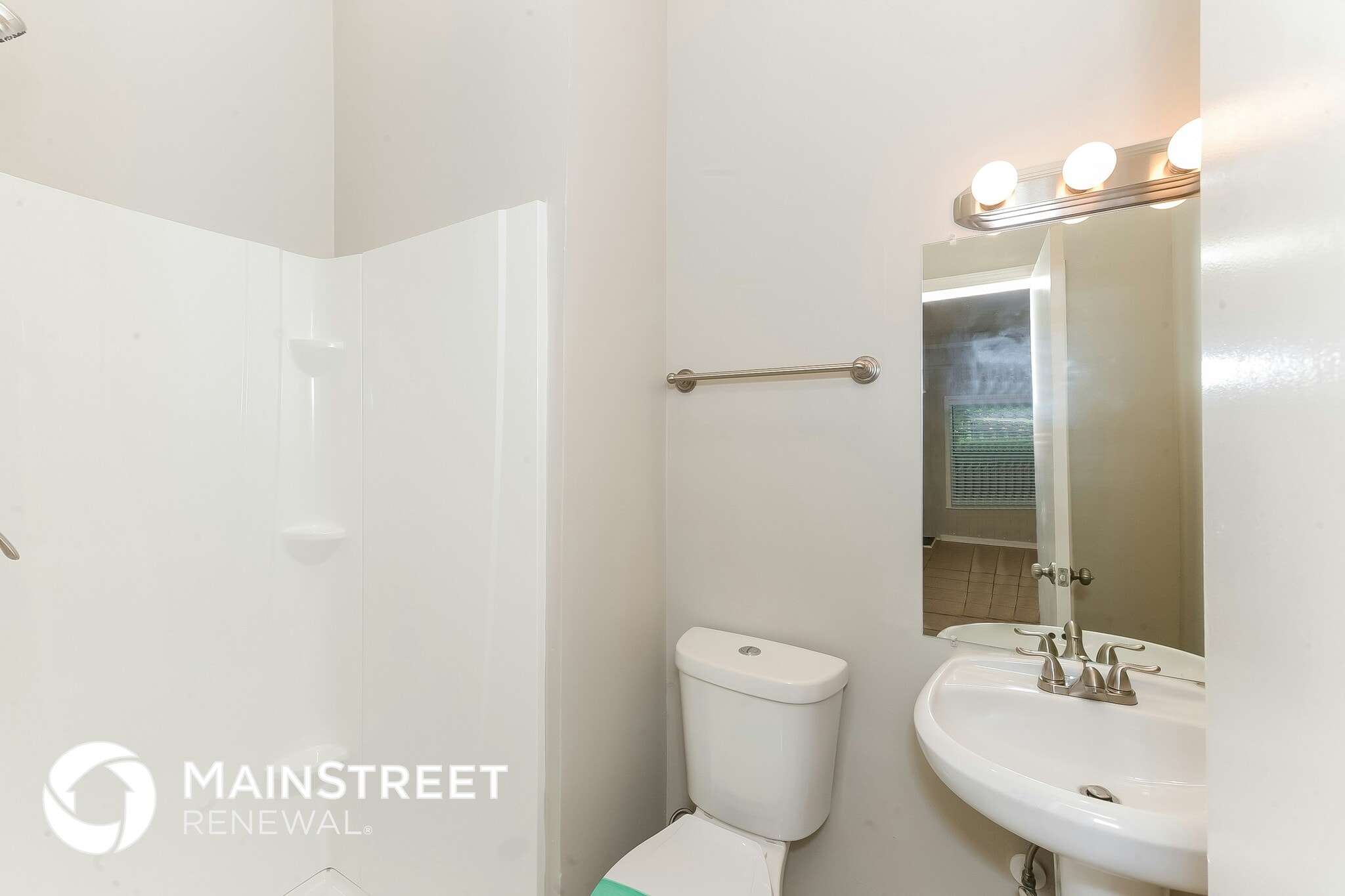 Building Photo - 3080 Chippewa Dr