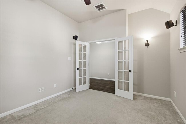 Building Photo - 216 Great Cir Cove