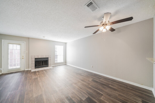 Building Photo - Wyngate Townhomes 3923D