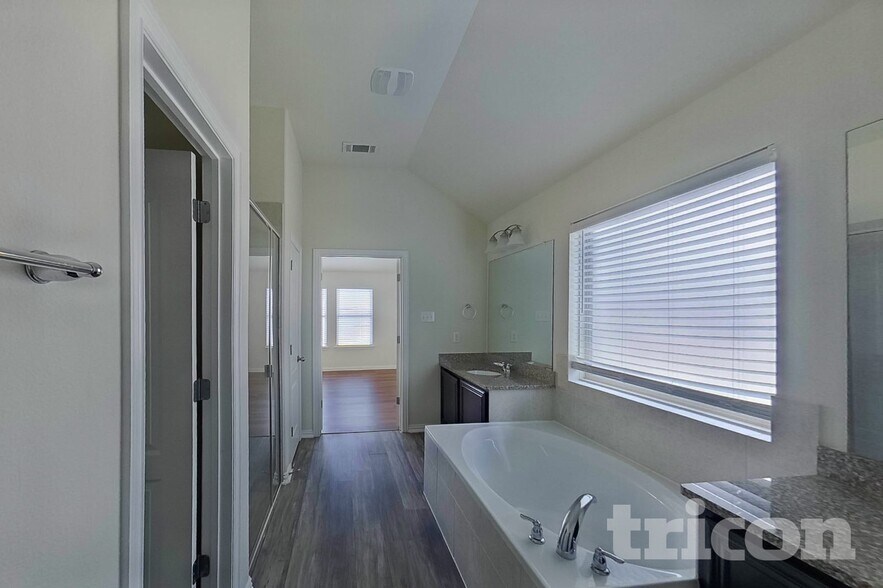 Building Photo - 1304 Meridian Dr