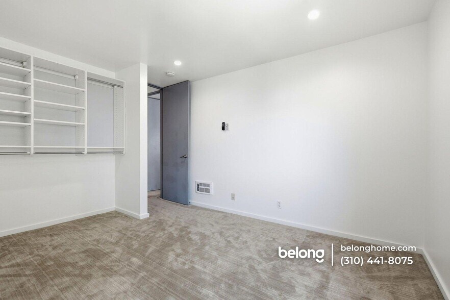 Building Photo - 5950 Canterbury Dr