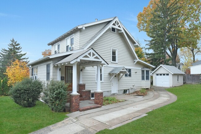 Primary Photo - 195 Hillside Ave