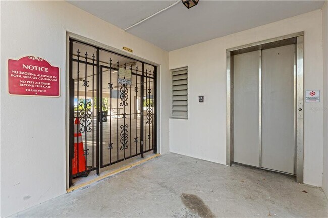 Building Photo - 300 S Florida Ave