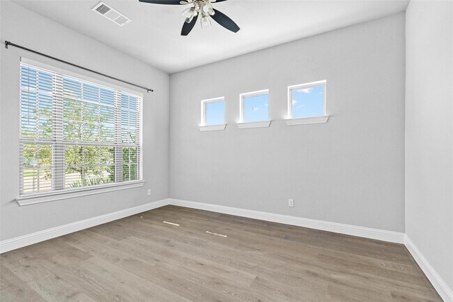 Building Photo - 138 Spanish Bluebell Dr