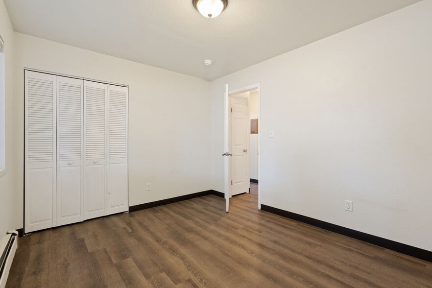 Building Photo - 405 E Thunderbird Dr