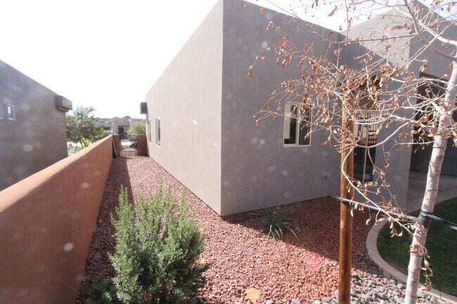 Building Photo - Move in Ready - Sand Hollow and Dunes Retreat
