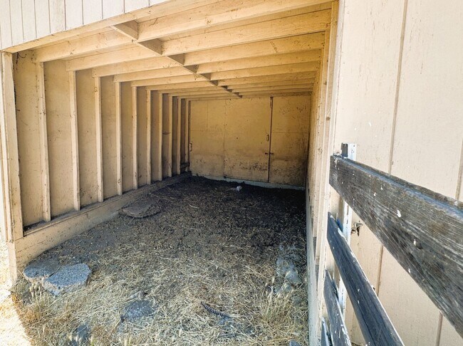 Building Photo - 402 Ormsby Ln