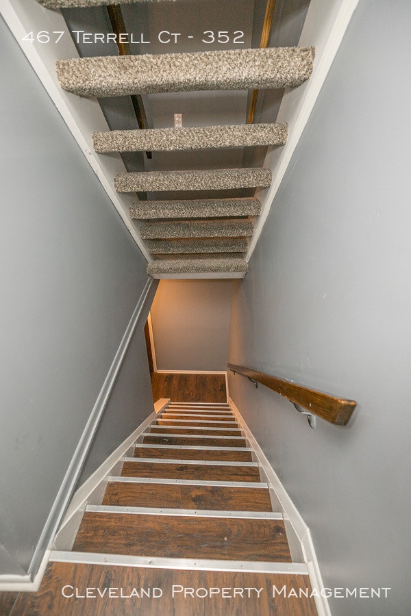 Building Photo - 2 Bedroom Richmond Hts Condo