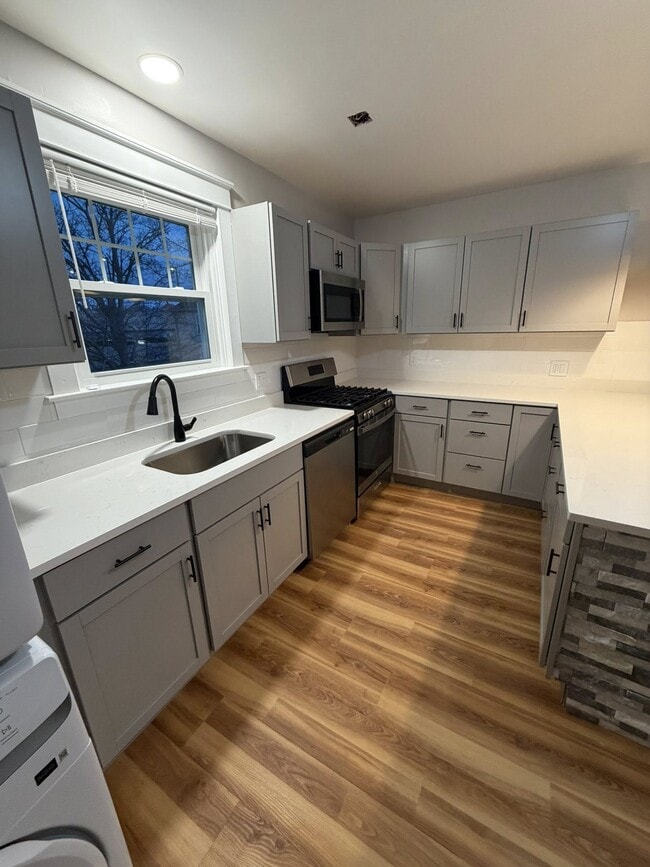 Building Photo - 936 S Main St