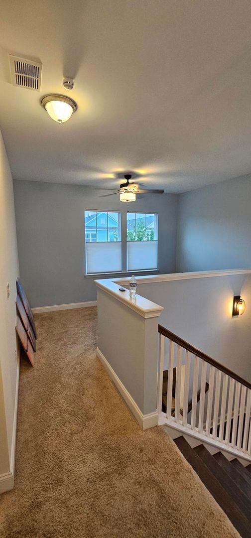 Building Photo - Bright & Beautiful Rental in Whitney Lake ...