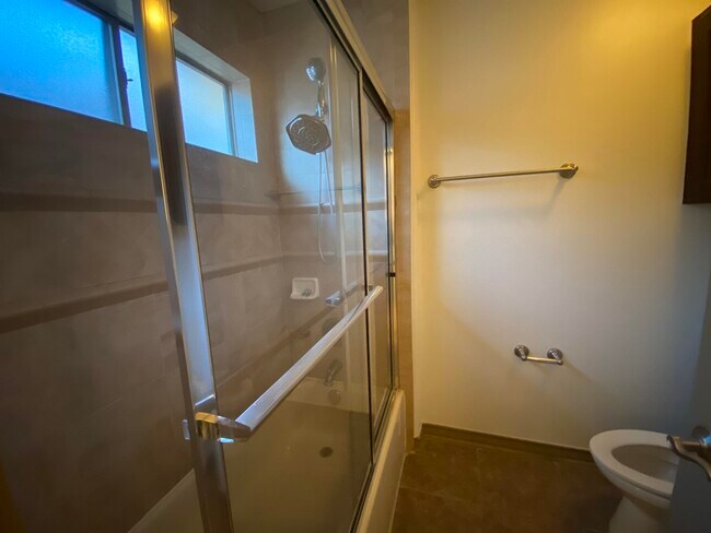 Building Photo - 9813 Sandhill Dr