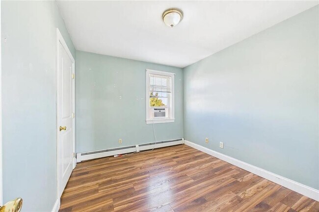 Building Photo - 136 Almy St