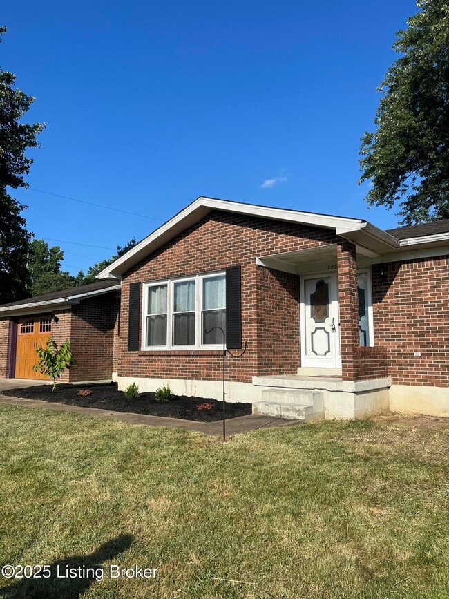 Primary Photo - 203 Hollywood Dr